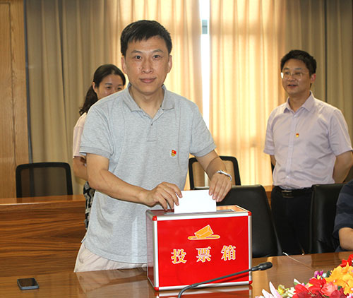 【匯聚青年力量 奮進時代征程】創(chuàng)力集團黨支部召開專題黨課暨預(yù)備黨員轉(zhuǎn)正黨員大會(圖5)