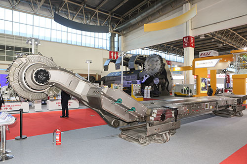 創(chuàng)力集團(tuán)薄煤層大功率1200采煤機(jī)耀世而出(圖1)