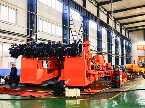 上海創(chuàng)力集團下屬大同同力公司圓滿完成久益掘錨機維修任務(wù)(圖1)