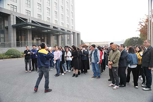 開展應(yīng)急演練? 強(qiáng)化應(yīng)急安全處置能力——上海創(chuàng)力集團(tuán)開展消防演習(xí)活動(圖2)